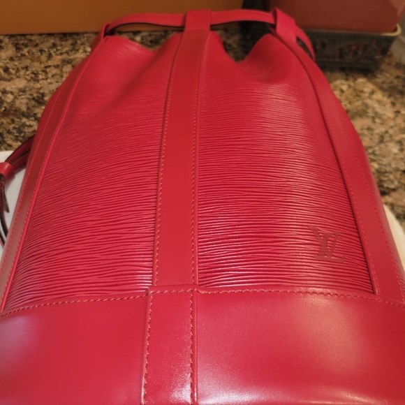 ♥️RARE LOUIS VUITTON EPI RED RANDONNEE PM - COLLECTOR'S CONDITION - Picture 14 of 17
